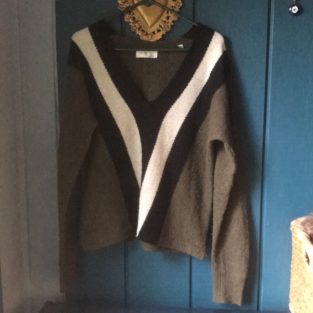 ALC Alpaca and Wool Blend 90s inspired V-Neck Sweater L EUC Olive Green W Stripe